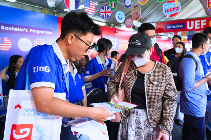 PHỤ HUYNH, THÍ SINH QUAN TÂM CHƯƠNG TRÌNH CỦA GLOUCESTERSHIRE VIETNAM TẠI NGÀY HỘI LỰA CHỌN - XÉT TUYỂN NGUYỆN VỌNG ĐẠI HỌC 2025 21