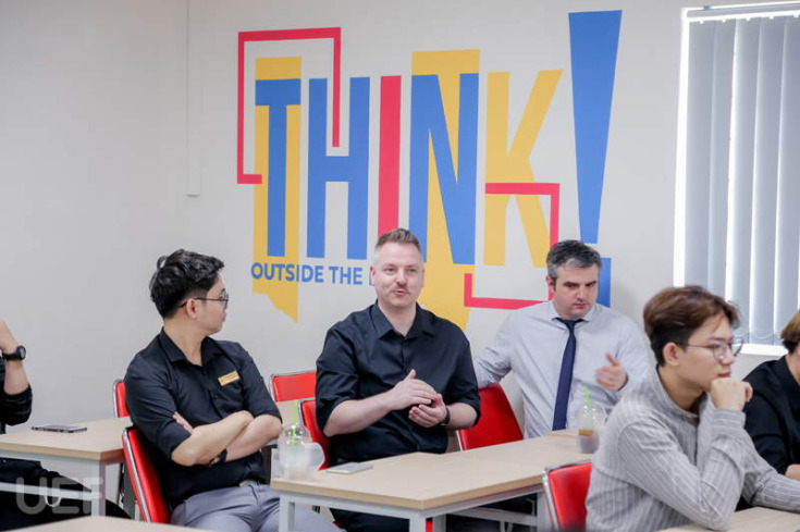 CÁC GIÁO SƯ ĐẠI HỌC GLOUCESTERSHIRE DỰ GIẢNG LỚP "PERSONAL BRANDING" CỦA NHÀ UEF VỚI NHIỀU ẤN TƯỢNG 30