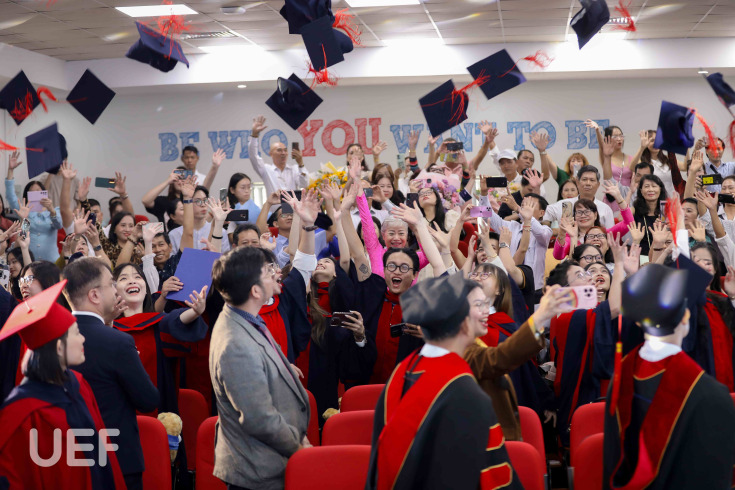 LỄ BẾ GIẢNG VÀ TRAO BẰNG TỐT NGHIỆP CỬ NHÂN QUỐC TẾ NIÊN KHÓA 2019 -2023 156