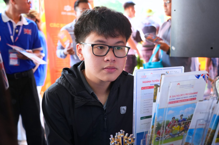 PHỤ HUYNH, THÍ SINH QUAN TÂM CHƯƠNG TRÌNH CỦA GLOUCESTERSHIRE VIETNAM TẠI NGÀY HỘI LỰA CHỌN - XÉT TUYỂN NGUYỆN VỌNG ĐẠI HỌC 2025 32