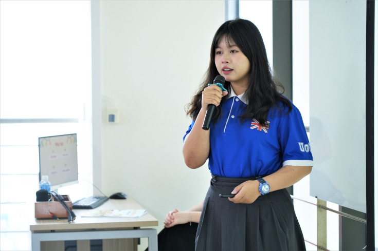 SINH VIÊN NGÀNH TIẾNG ANH VÀ NGÔN NGỮ HỌC NGHIỆM THU CÁC DỰ ÁN CỘNG ĐỒNG ĐẦY Ý NGHĨA 34