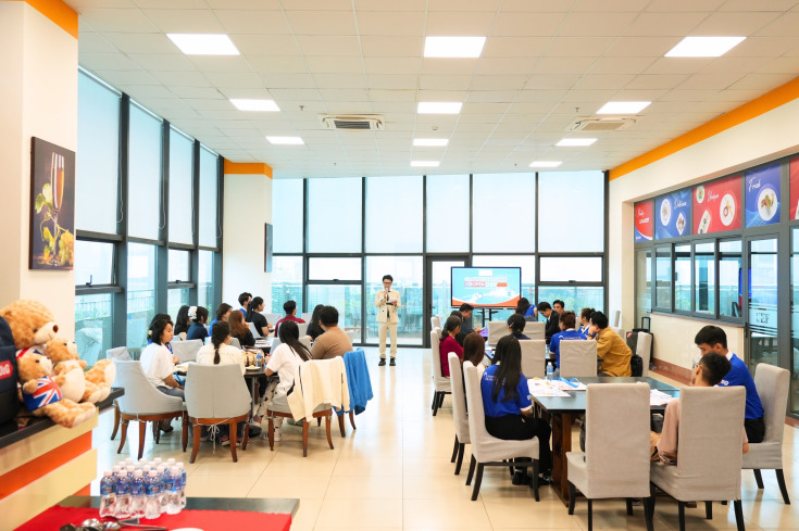 GLOUCESTERSHIRE OPEN DAY THU HÚT PHỤ HUYNH VÀ THÍ SINH QUAN TÂM ĐẾN CHƯƠNG TRÌNH CỬ NHÂN ANH QUỐC 4
