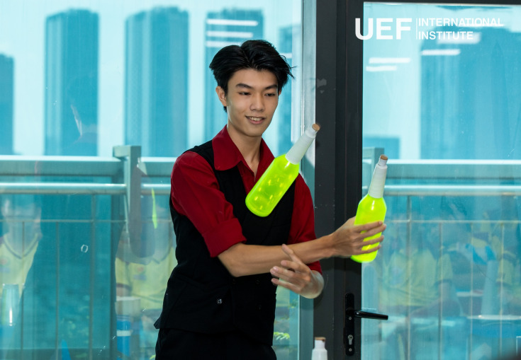 MỘT NGÀY TRẢI NGHIỆM ĐẠI HỌC QUỐC TẾ CỦA HỌC SINH THPT HOA SEN TẠI GLOUCESTERSHIRE VIETNAM 54