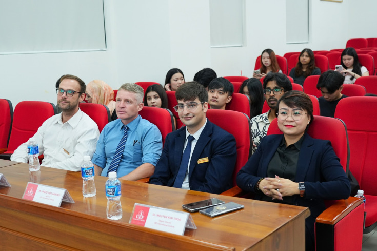 GLOUCESTERSHIRE VIETNAM ĐÓN ĐOÀN SINH VIÊN TRƯỜNG ĐẠI HỌC CÔNG NGHỆ SINGAPORE TRONG CHƯƠNG TRÌNH GIAO LƯU QUỐC TẾ 26