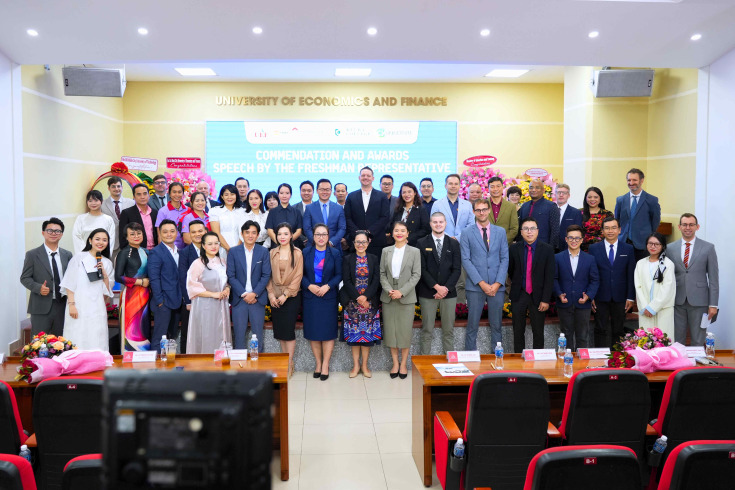 LỄ KHAI GIẢNG CHƯƠNG TRÌNH CỬ NHÂN ANH QUỐC NĂM HỌC 2025 - 2026 11