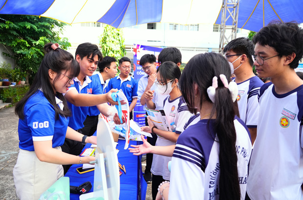 GLOUCESTERSHIRE VIETNAM ĐỒNG HÀNH CÙNG GEN Z CHỌN NGÀNH TRONG THỜI ĐẠI AI 25