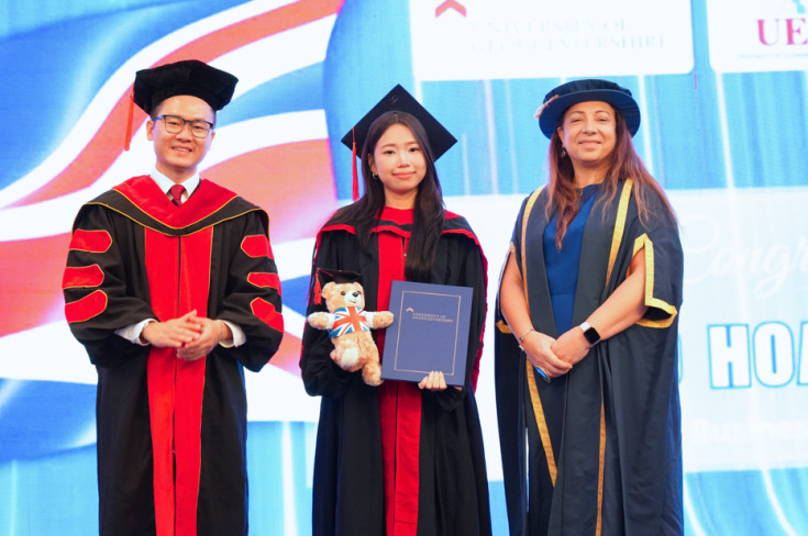 GLOUCESTERSHIRE VIETNAM TỔ CHỨC LỄ BỂ GIẢNG VÀ TRAO BẰNG TỐT NGHIỆP CHƯƠNG TRÌNH CỬ NHÂN ANH QUỐC NĂM 2025 69