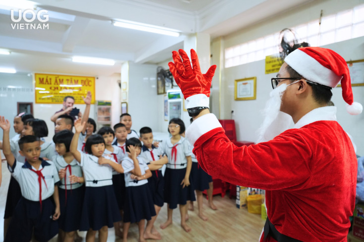 ẤM ÁP CHƯƠNG TRÌNH THIỆN NGUYỆN iCHRISTMAS: CHRISTMAS IS WHEN WE GIVE 10