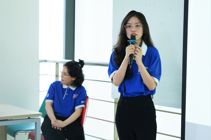 SINH VIÊN NGÀNH TIẾNG ANH VÀ NGÔN NGỮ HỌC NGHIỆM THU CÁC DỰ ÁN CỘNG ĐỒNG ĐẦY Ý NGHĨA 40