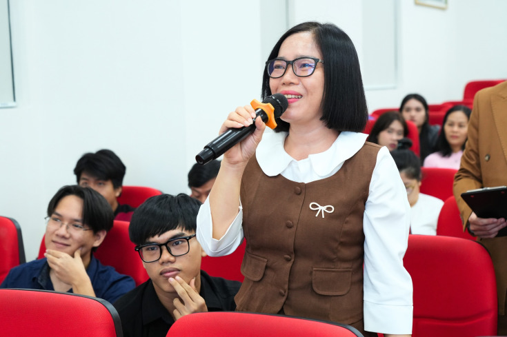 LỄ TRAO HỌC BỔNG CHƯƠNG TRÌNH CỬ NHÂN QUỐC TẾ & WORKSHOP “ỨNG DỤNG AI TRONG HỌC TẬP ĐẠI HỌC HIỆU QUẢ” 92