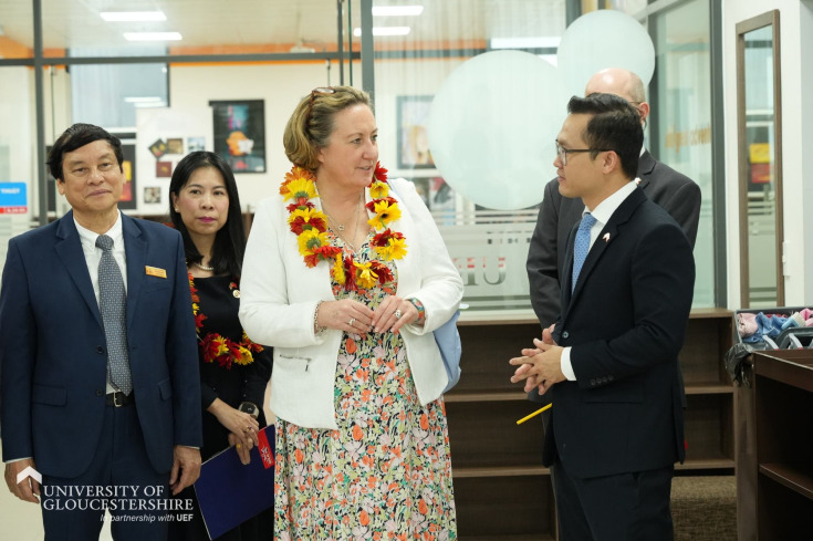 LONG TRỌNG DIỄN RA LỄ KHAI GIẢNG CHƯƠNG TRÌNH CỬ NHÂN QUỐC TẾ VÀ KÝ KẾT MOA GIỮA UOG VIETNAM VÀ UOG ANH QUỐC 74