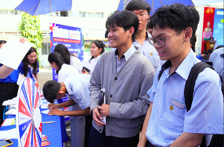 GLOUCESTERSHIRE VIETNAM ĐỒNG HÀNH CÙNG GEN Z CHỌN NGÀNH TRONG THỜI ĐẠI AI 28