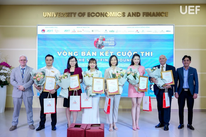 BÁN KẾT UNITOUR DEBATE 2025: TOP 8 ĐỘI THI BÙNG NỔ TƯ DUY, THỂ HIỆN BẢN LĨNH TRANH BIỆN ẤN TƯỢNG 20
