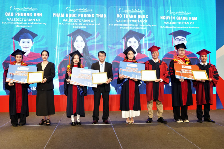ĐẠI HỌC 190 NĂM TUỔI TRAO HỌC BỔNG HƠN 2 TỶ CHO TÂN CỬ NHÂN TỐT NGHIỆP CHƯƠNG TRÌNH ANH QUỐC 21