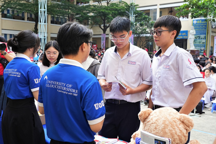 KHỞI ĐỘNG CHƯƠNG TRÌNH TƯ VẤN HƯƠNG NGHIỆP "CÙNG BẠN CHỌN NGHỀ CHO TƯƠNG LAI" LẦN THỨ 17 61