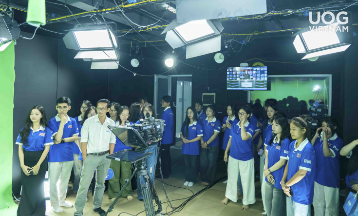 SINH VIÊN GLOUCESTERSHIRE VIETNAM THAM QUAN, KIẾN TẬP TẠI TÒA SOẠN BÁO THANH NIÊN 53