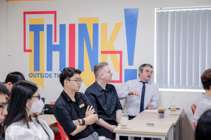 CÁC GIÁO SƯ ĐẠI HỌC GLOUCESTERSHIRE DỰ GIẢNG LỚP "PERSONAL BRANDING" CỦA NHÀ UEF VỚI NHIỀU ẤN TƯỢNG 33