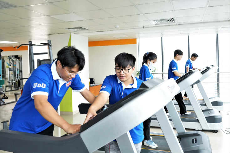 SÔI NỔI HOẠT ĐỘNG TEAM BUILDING DÀNH CHO TÂN SINH VIÊN 18