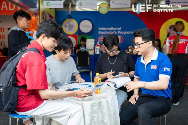 CHƯƠNG TRÌNH CỬ NHÂN QUỐC TẾ CỦA GLOUCESTERSHIRE VIETNAM THU HÚT SỰ QUA TÂM CỦA ĐÔNG ĐẢO PHỤ HUYNH, HỌC SINH 26