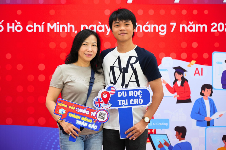 LỄ TRAO HỌC BỔNG CHƯƠNG TRÌNH CỬ NHÂN QUỐC TẾ & WORKSHOP “ỨNG DỤNG AI TRONG HỌC TẬP ĐẠI HỌC HIỆU QUẢ” 113