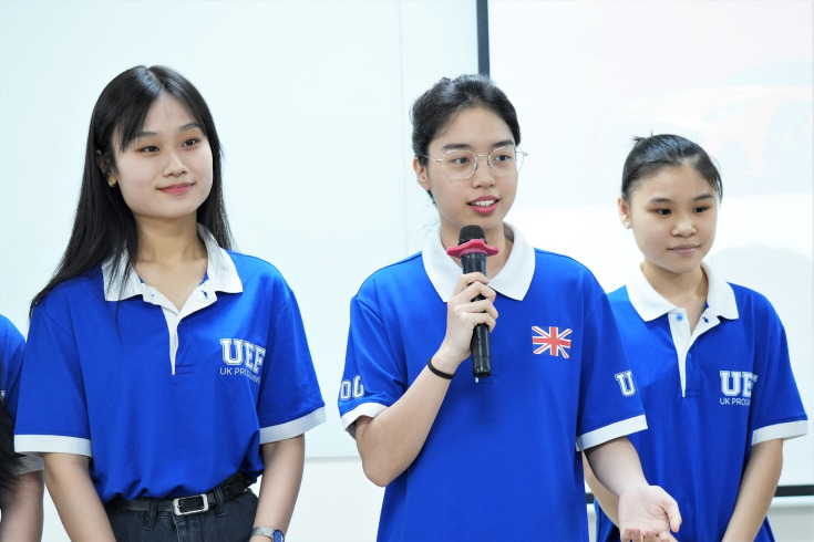 SINH VIÊN GLOUCESTERSHIRE VIETNAM TỰ TIN BÁO CÁO DỰ ÁN TRƯỚC TẬP ĐOÀN S&S GROUP 43