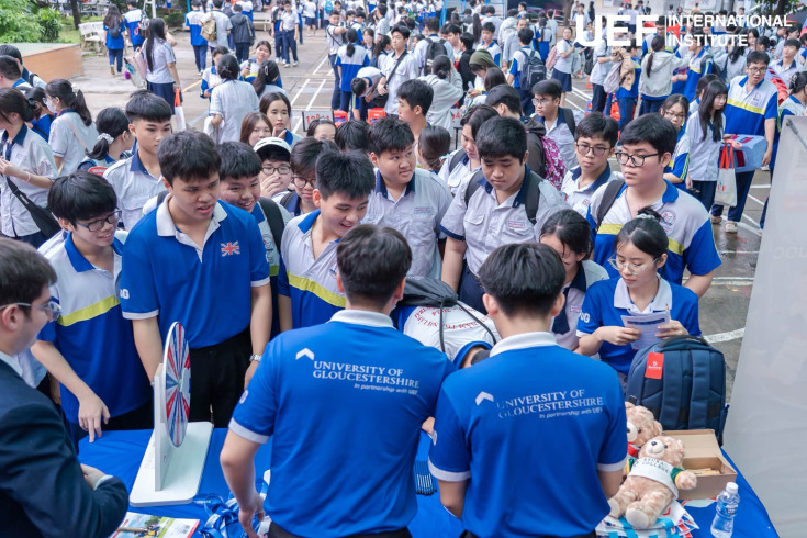 GLOUCESTERSHIRE VIETNAM ĐỒNG HÀNH CÙNG HỌC SINH THPT NGUYỄN TRÃI ĐỊNH HƯỚNG NGHỀ NGHIỆP TRONG KỶ NGUYÊN SỐ 24
