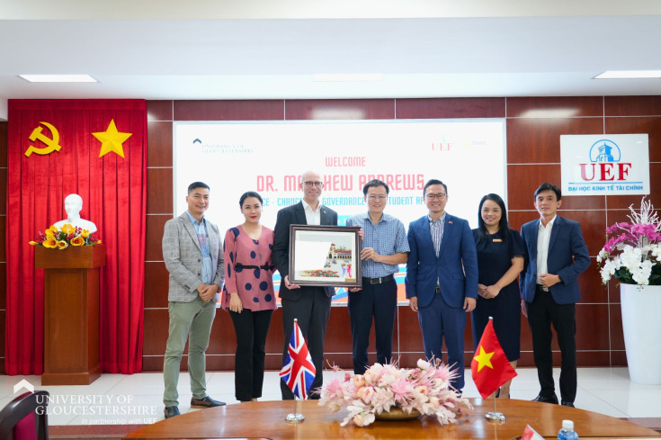 LÃNH ĐẠO UOG ANH QUỐC THĂM UOG VIETNAM VÀ LÀM VIỆC VỀ CHIẾN LƯỢC HỢP TÁC, TRIỂN KHAI CÁC CHƯƠNG TRÌNH CỬ NHÂN QUỐC TẾ 8