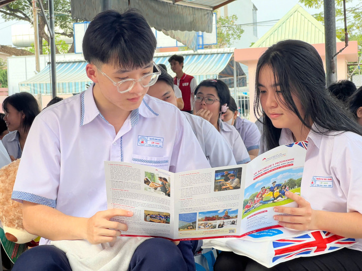 NHIỀU HỌC SINH TẠI BÀ RỊA - VŨNG TÀU QUAN TÂM ĐẾN CHƯƠNG TRÌNH CỬ NHÂN QUỐC TẾ CỦA GLOUCESTERSHIRE VIETNAM 22