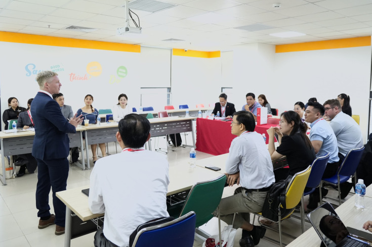 GLOUCESTERSHIRE VIETNAM KHẲNG ĐỊNH VAI TRÒ HỌC THUẬT TẠI ICEBD 2025 71