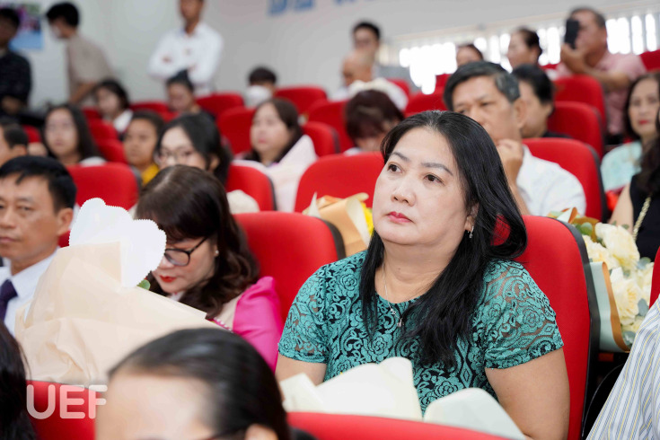 LỄ BẾ GIẢNG VÀ TRAO BẰNG TỐT NGHIỆP CỬ NHÂN QUỐC TẾ NIÊN KHÓA 2019 -2023 132