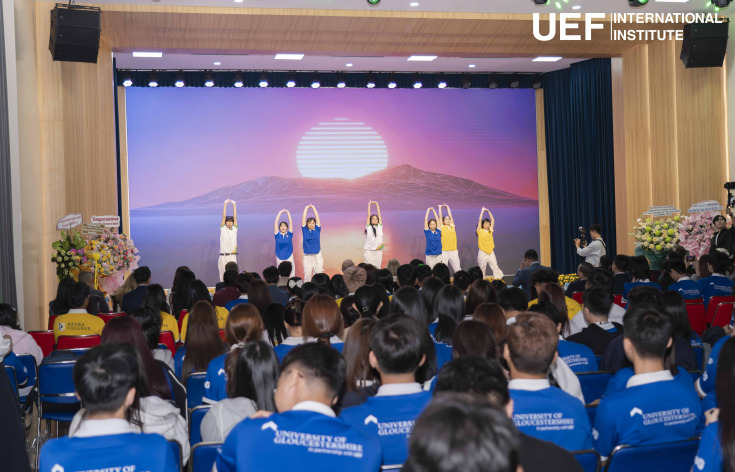 DẤU ẤN TẠI LỄ KHAI GIẢNG NĂM HỌC 2026–2027 CỦA GLOUCESTERSHIRE VIETNAM 12