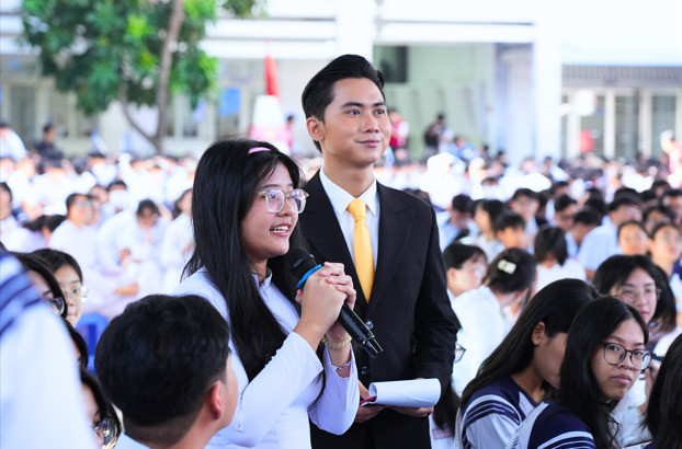 GLOUCESTERSHIRE VIETNAM ĐỒNG HÀNH CÙNG GEN Z CHỌN NGÀNH TRONG THỜI ĐẠI AI 8