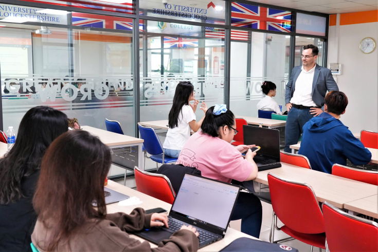 SINH VIÊN GLOUCESTERSHIRE VIETNAM HỌC TẬP THỰC CHIẾN CÙNG CHUYÊN GIA DIGITAL MARKETING 20