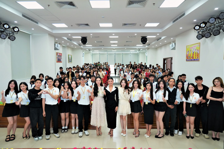 TALKSHOW "BE YOUR BEST SELF" - Á HẬU HỒNG ĐĂNG TRUYỀN CẢM HỨNG XÂY DỰNG DẤU ẤN CÁ NHÂN CHO SINH VIÊN 59