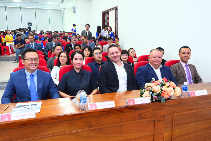 LỄ KHAI GIẢNG CHƯƠNG TRÌNH CỬ NHÂN ANH QUỐC NĂM HỌC 2025 - 2026 37