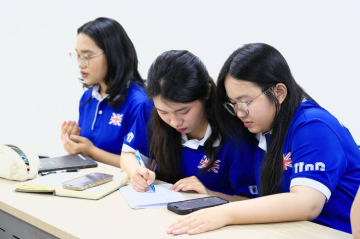 SINH VIÊN GLOUCESTERSHIRE VIETNAM KHƠI NGUỒN SÁNG TẠO TRONG NGHIÊN CỨU KHOA HỌC ỨNG DỤNG 42