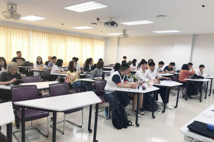 SINH VIÊN UEF NHANH CHÓNG HÒA MÌNH VÀO LỚP HỌC MỚI TẠI ĐẠI HỌC THƯƠNG MẠI THÁI LAN 67