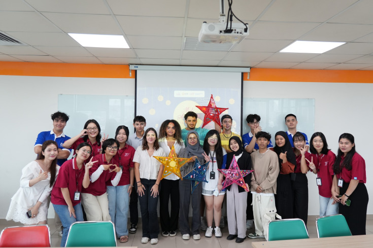 GLOUCESTERSHIRE VIETNAM RỘN RÀNG ĐÓN TRUNG THU CÙNG SINH VIÊN QUỐC TẾ 10