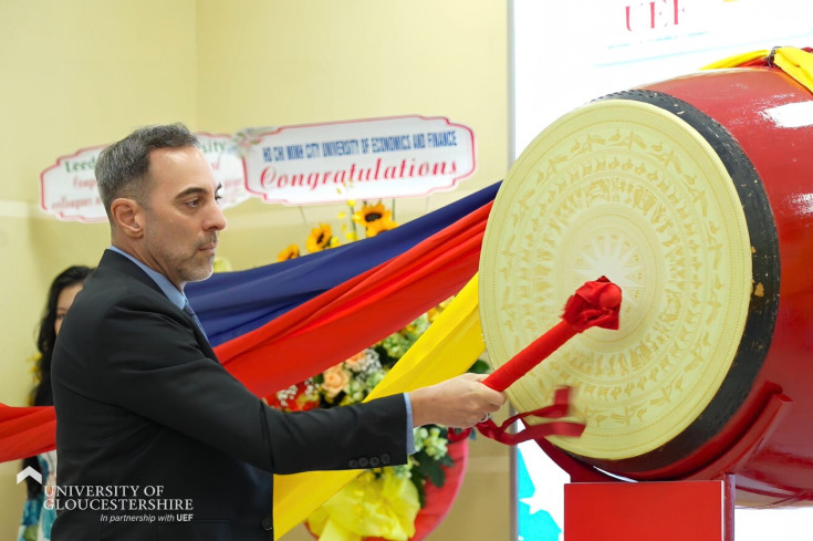 LONG TRỌNG DIỄN RA LỄ KHAI GIẢNG CHƯƠNG TRÌNH CỬ NHÂN QUỐC TẾ VÀ KÝ KẾT MOA GIỮA UOG VIETNAM VÀ UOG ANH QUỐC 128