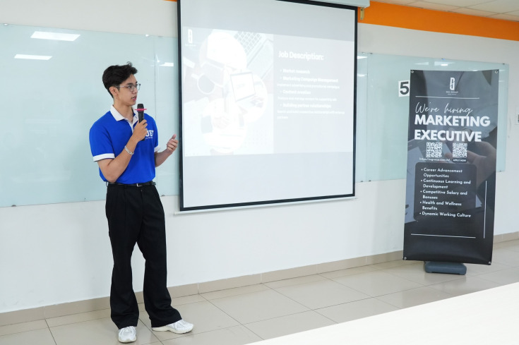 SINH VIÊN GLOUCESTERSHIRE VIETNAM TỰ TIN BÁO CÁO DỰ ÁN TRƯỚC TẬP ĐOÀN S&S GROUP 59