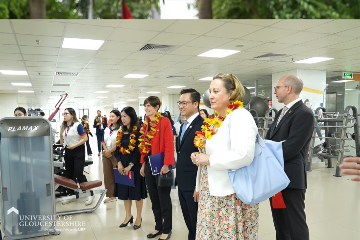 LONG TRỌNG DIỄN RA LỄ KHAI GIẢNG CHƯƠNG TRÌNH CỬ NHÂN QUỐC TẾ VÀ KÝ KẾT MOA GIỮA UOG VIETNAM VÀ UOG ANH QUỐC 68