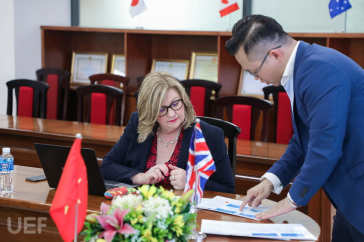 UEF VÀ ĐẠI DIỆN ĐẠI HỌC GLOUCESTERSHIRE THẢO LUẬN VỀ KẾ HOẠCH ĐÀO TẠO TRONG NĂM HỌC MỚI 36