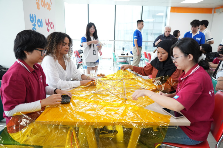 GLOUCESTERSHIRE VIETNAM RỘN RÀNG ĐÓN TRUNG THU CÙNG SINH VIÊN QUỐC TẾ 17