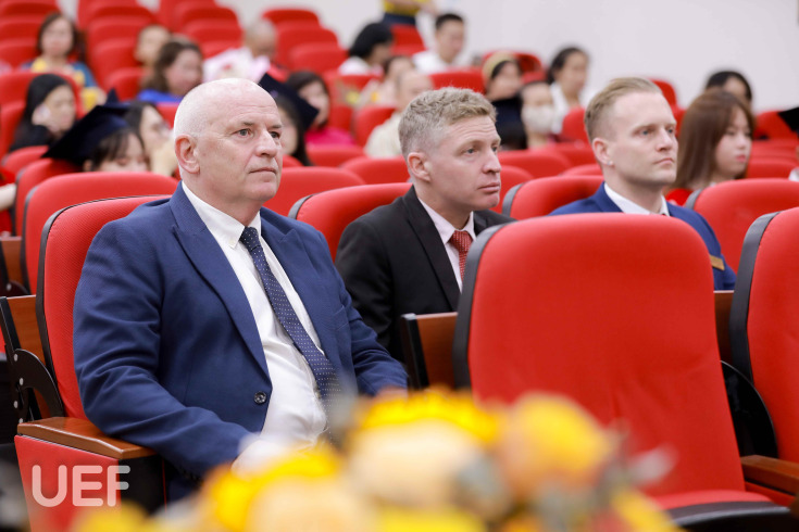 LỄ BẾ GIẢNG VÀ TRAO BẰNG TỐT NGHIỆP CỬ NHÂN QUỐC TẾ NIÊN KHÓA 2019 -2023 108