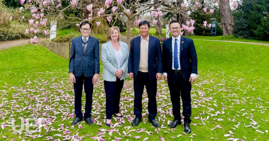 ​ĐOÀN LÃNH ĐẠO ĐẠI HỌC GLOUCESTERSHIRE VIETNAM CÓ TUẦN LÀM VIỆC TẠI ANH, MỞ RA NHIỀU CƠ HỘI HỌC TẬP QUỐC TẾ CHO SINH VIÊN