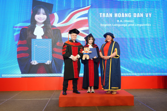 VÌ SAO NÊN CHỌN NGÀNH TIẾNG ANH VÀ NGÔN NGỮ HỌC TẠI GLOUCESTERSHIRE VIETNAM?