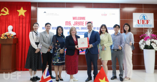 UEF VÀ ĐẠI DIỆN ĐẠI HỌC GLOUCESTERSHIRE THẢO LUẬN VỀ KẾ HOẠCH ĐÀO TẠO TRONG NĂM HỌC MỚI