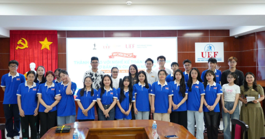 SINH VIÊN NGÀNH KẾ TOÁN - TÀI CHÍNH TÌM HIỂU VỀ CƠ HỘI CHINH PHỤC CHỨNG CHỈ ICAEW