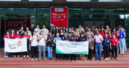 GLOUCESTERSHIRE VIETNAM ĐÓN ĐOÀN SINH VIÊN TRƯỜNG ĐẠI HỌC CÔNG NGHỆ SINGAPORE TRONG CHƯƠNG TRÌNH GIAO LƯU QUỐC TẾ