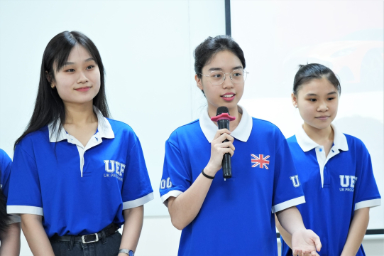 SINH VIÊN GLOUCESTERSHIRE VIETNAM TỰ TIN BÁO CÁO DỰ ÁN TRƯỚC TẬP ĐOÀN S&S GROUP